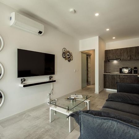 Fancy Penthouse Studio With Lakeview W10 บูคาเรสต์ ภายนอก รูปภาพ