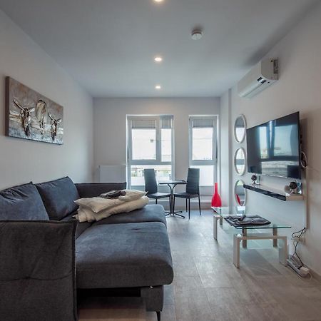 Fancy Penthouse Studio With Lakeview W10 บูคาเรสต์ ภายนอก รูปภาพ